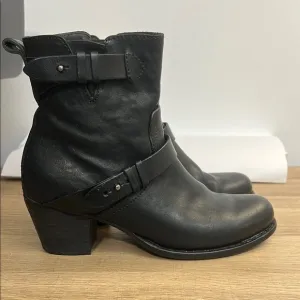 Rag and bone New York women’s Black Leather Ankle Boots size 37