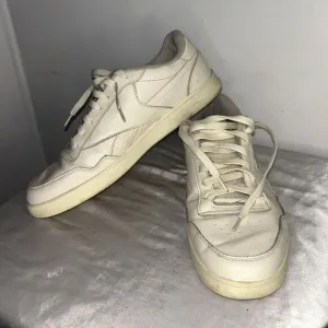 Reebok Galaxy 7 Classic Low Top Sneakers Leather Shoes Off White/Green Mens 10