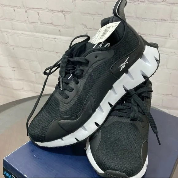 REEBOK ZIG DYNAMICA MENS RUNNING SHOES size 7 black top white sole nib