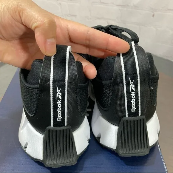 REEBOK ZIG DYNAMICA MENS RUNNING SHOES size 7 black top white sole nib