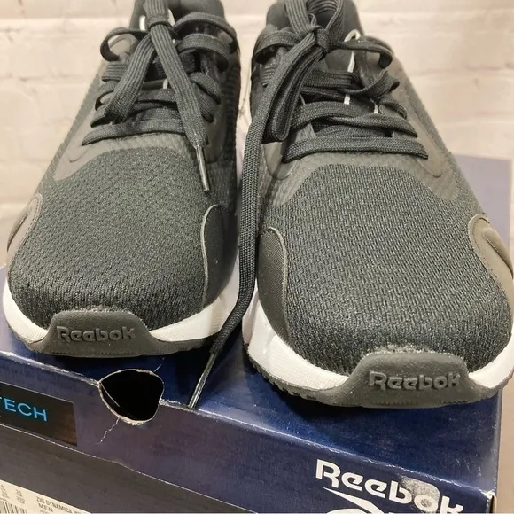 REEBOK ZIG DYNAMICA MENS RUNNING SHOES size 7 black top white sole nib