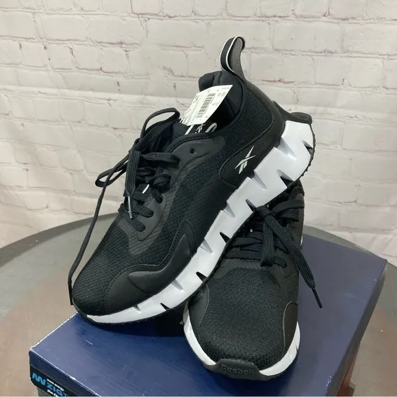 REEBOK ZIG DYNAMICA MENS RUNNING SHOES size 7 black top white sole nib