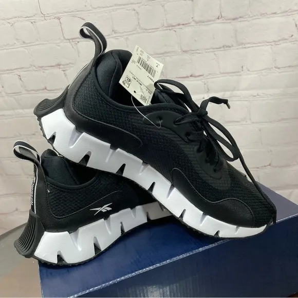 REEBOK ZIG DYNAMICA MENS RUNNING SHOES size 7 black top white sole nib