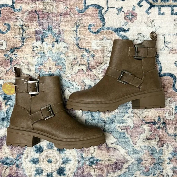 Rocket Dog Boots Ilo Brown BuckleAnkle Booties Woman’s Size 7.5‎ with Side Zip