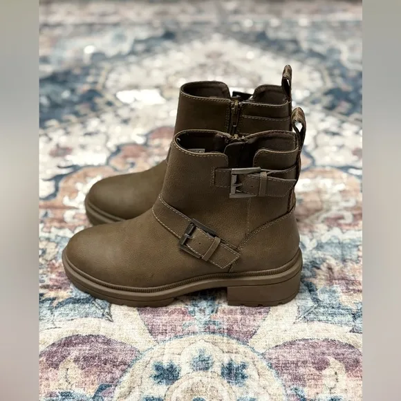 Rocket Dog Boots Ilo Brown BuckleAnkle Booties Woman’s Size 7.5‎ with Side Zip