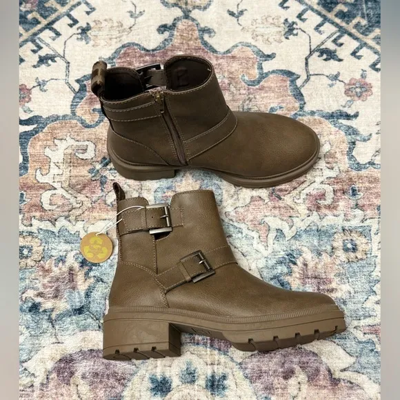 Rocket Dog Boots Ilo Brown BuckleAnkle Booties Woman’s Size 7.5‎ with Side Zip