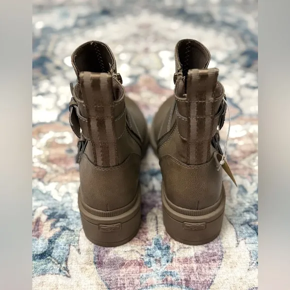 Rocket Dog Boots Ilo Brown BuckleAnkle Booties Woman’s Size 7.5‎ with Side Zip