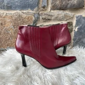 Roger Mohani Red pointed toe heeled ankle boot Size 39 ( US 9)
