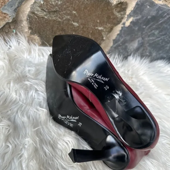 Roger Mohani Red pointed toe heeled ankle boot Size 39 ( US 9)