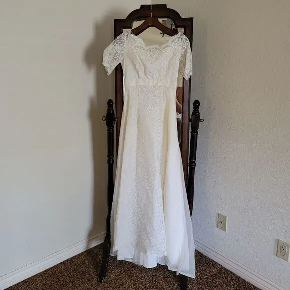 Romantic vintage 60's pretty floral lace wedding dress Union made A-line cream