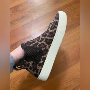 ROTHY’S The Chelsea boots sneakers slip on comfort cheetah wildcat leopard 5.5