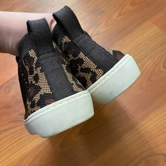 ROTHY’S The Chelsea boots sneakers slip on comfort cheetah wildcat leopard 5.5