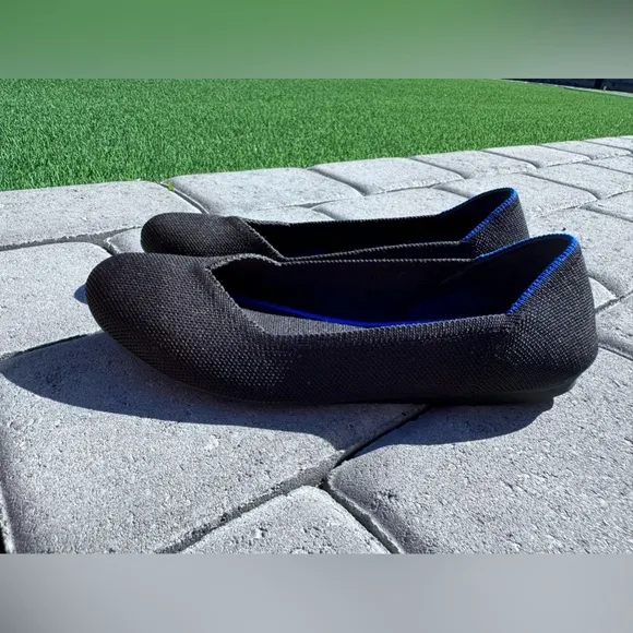 ROTHY’S THE FLAT BLACK/BLUE TRIM‎ SLIP ON SIZE 7.5
