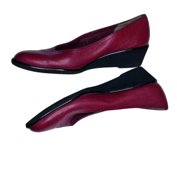 Salvatore Ferragamo Made in Italy Red Pointed Toe Wedge Shoes