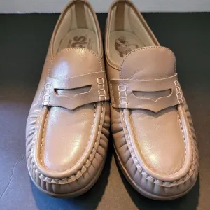 Sas Women's light Brown easy Slip On  Genuine leather Moccasin sz9 Unworn NWOT