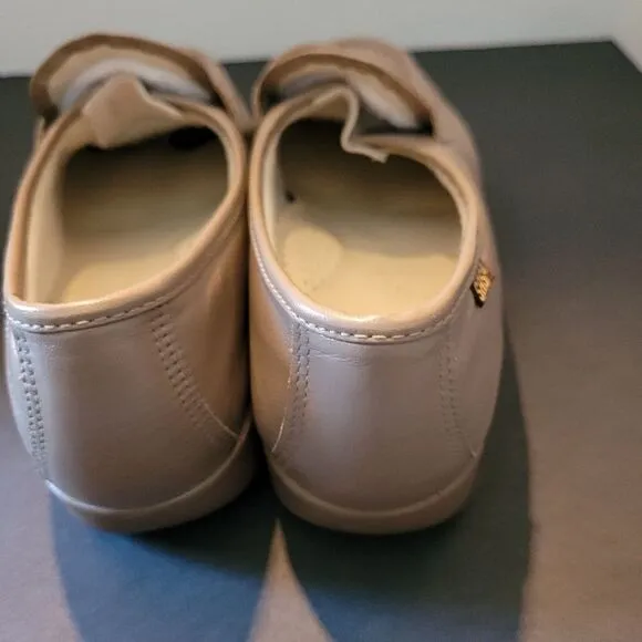 Sas Women's light Brown easy Slip On  Genuine leather Moccasin sz9 Unworn NWOT