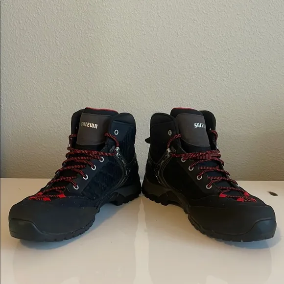 Seregua Fisetaik EVO “9” Black Hiking Boots