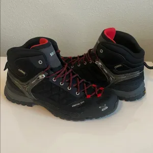 Seregua Fisetaik EVO “9” Black Hiking Boots