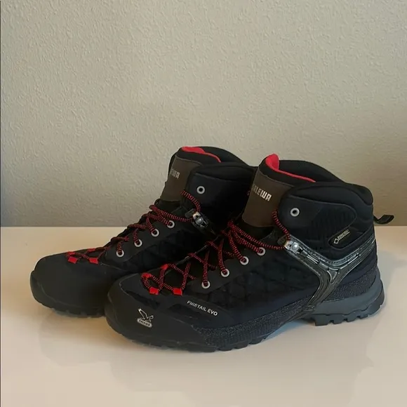 Seregua Fisetaik EVO “9” Black Hiking Boots
