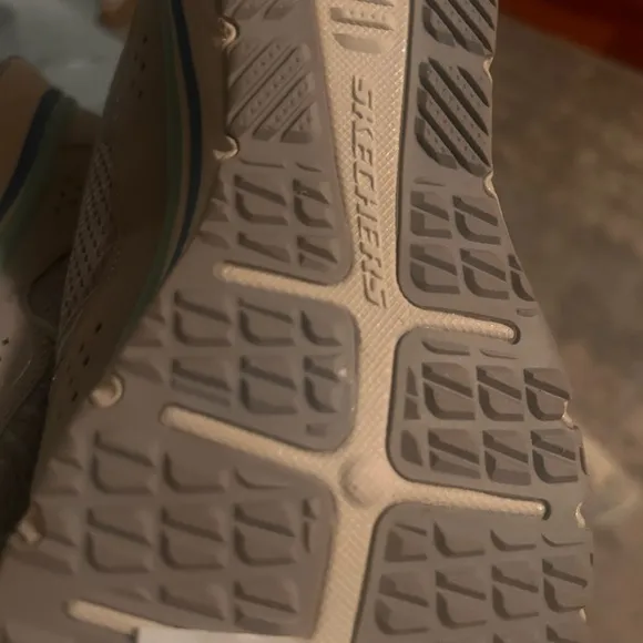Skechers Women’s Air-Cooled Memory Foam Sneaker Shoes NEW