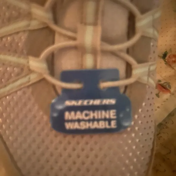 Skechers Women’s Air-Cooled Memory Foam Sneaker Shoes NEW
