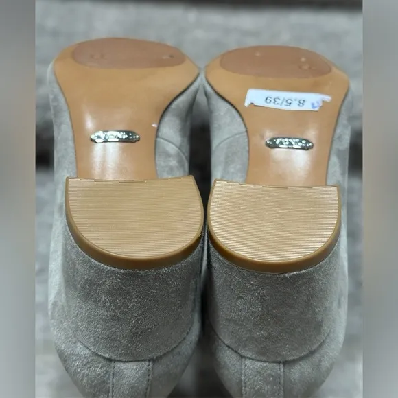 SOLD | Vionic Olympia Natalie Slate Gray 100% Suede Pumps Women’s 8.5 Padded