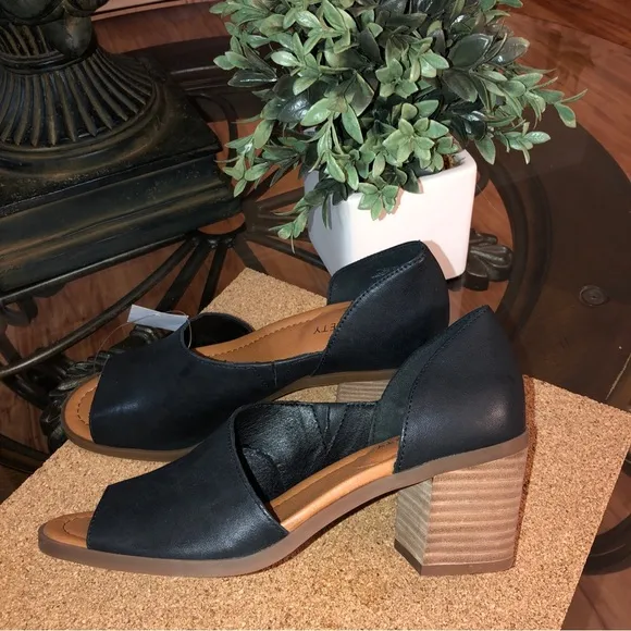 Sole Society So- Ralimia Shoes size 8 NWOB