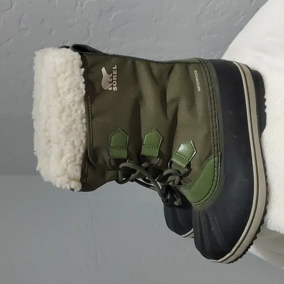 SOREL ARMY GREEN YOUTH YOOT PAC NYLON BOOTS SIZE 4 WINTER SNOW OUTDOOR WINREE
