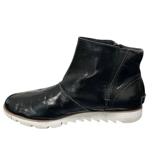 SOREL Booties Black Patent Leather Ankle Boots Harlow Size 10
