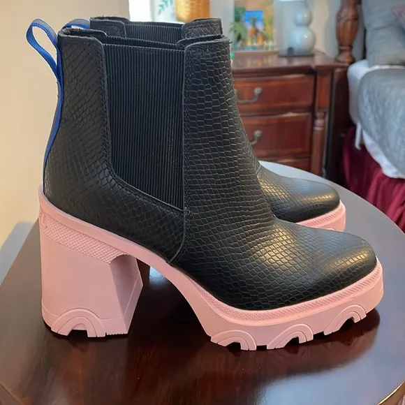 Sorel Brex heeled Chelsea boots