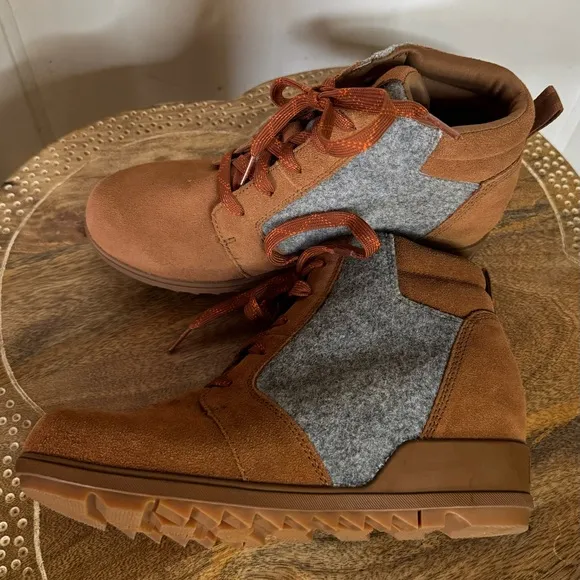Sorel EVIE Wedge Boots Conceal Platform Lug Sole Snow Outdoors Terrain lace Up