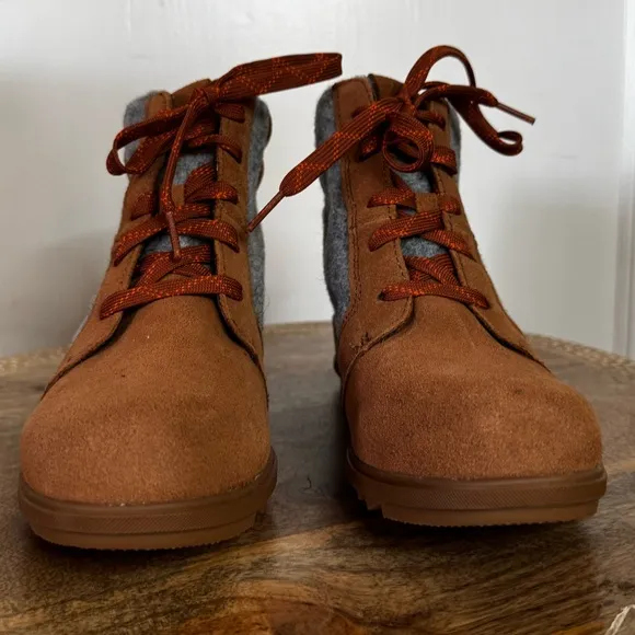 Sorel EVIE Wedge Boots Conceal Platform Lug Sole Snow Outdoors Terrain lace Up