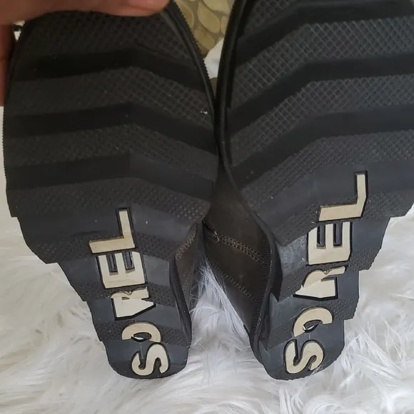 Sorel Green  Ankle Boots With Zippet