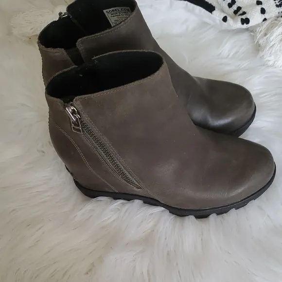 Sorel Green  Ankle Boots With Zippet