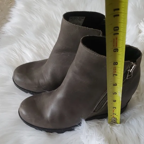 Sorel Green  Ankle Boots With Zippet