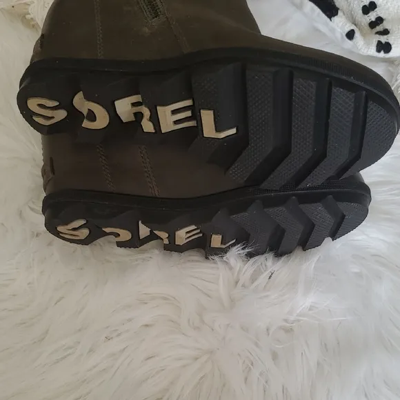 Sorel Green  Ankle Boots With Zippet