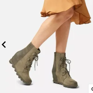Sorel Joan of Arctic Wedge II Boot Women 7 Green Leather Olive Green Lace Up EUC
