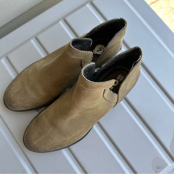 Sorel Lolla Cut Out Ankle Boots Taupe Gray Round Toe Size 6.5 Women’s Block Heel