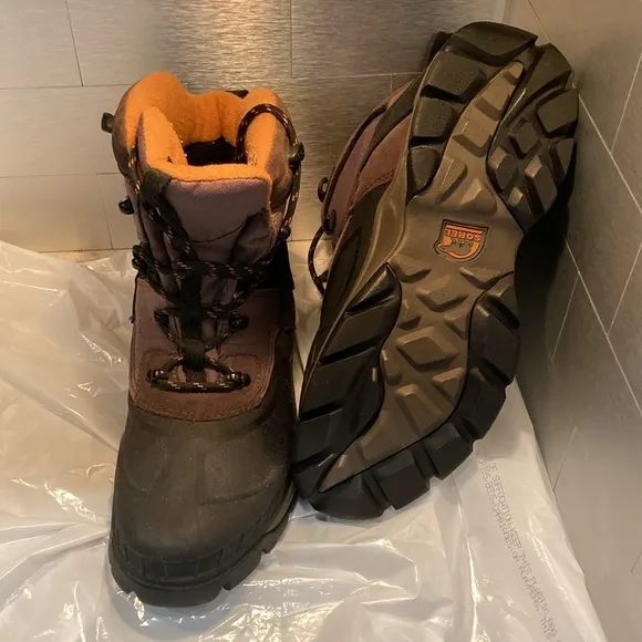 Sorel NWOT Thinsulate Waterproof Boots  High Ankle Boots Lug Sole Boots Hiking
