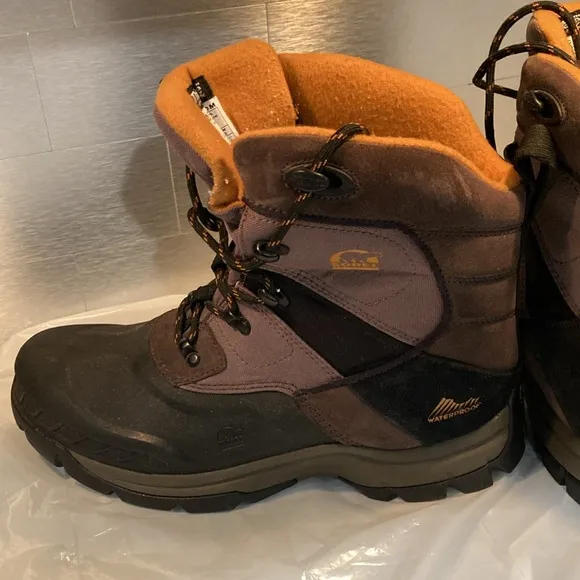 Sorel NWOT Thinsulate Waterproof Boots  High Ankle Boots Lug Sole Boots Hiking
