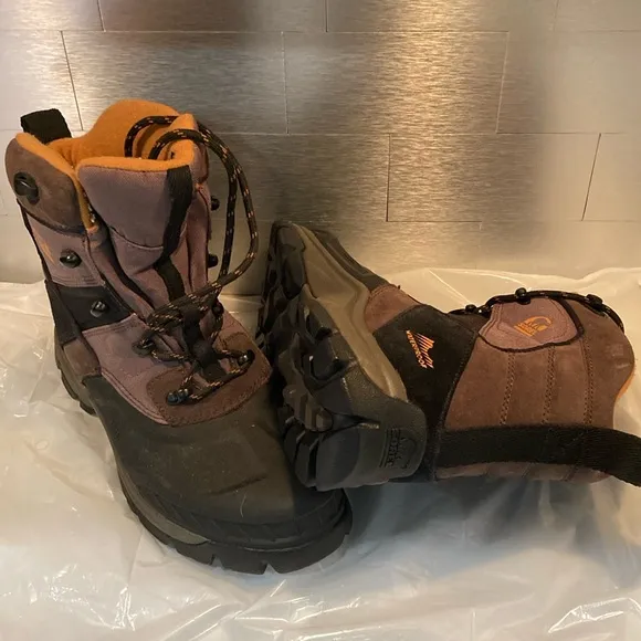 Sorel NWOT Thinsulate Waterproof Boots  High Ankle Boots Lug Sole Boots Hiking