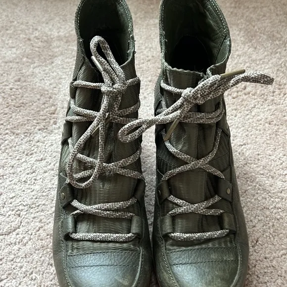 Sorel sandy wedges lace ups waterproof ankle boots