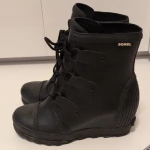 Sorel Women's Black Joan Wedge Lace Up Boots