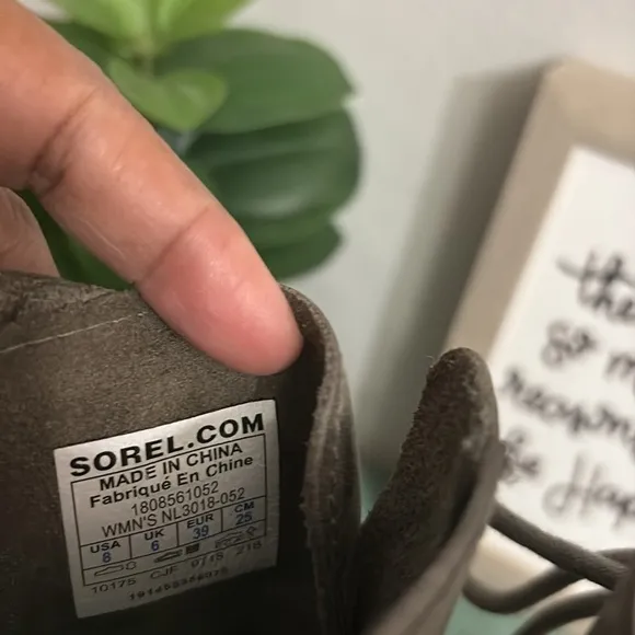 Sorel Women's Tan Wedge Boots SZ 8 box 85