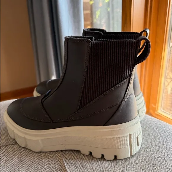 SORREL CARIBOU™ X WOMEN'S CHELSEA WATERPROOF BOOT Black Ankle Boots