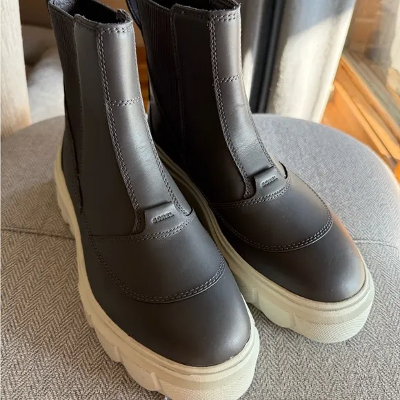 SORREL CARIBOU™ X WOMEN'S CHELSEA WATERPROOF BOOT Black Ankle Boots
