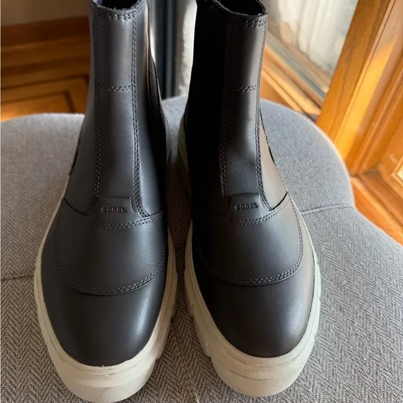 SORREL CARIBOU™ X WOMEN'S CHELSEA WATERPROOF BOOT Black Ankle Boots