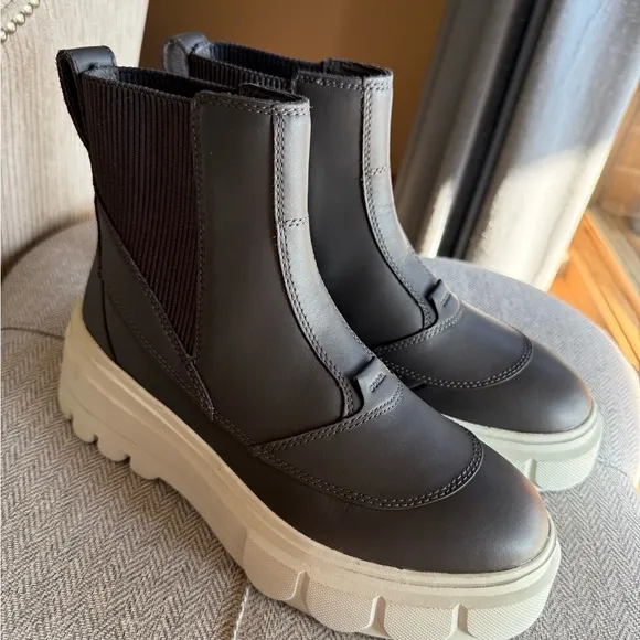 SORREL CARIBOU™ X WOMEN'S CHELSEA WATERPROOF BOOT Black Ankle Boots