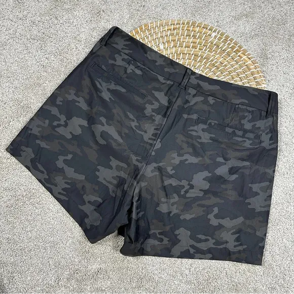 Spanx Sunshine Shorts Pull On 4&quot; UPF 50  Quick Dry in Camouflage Size M