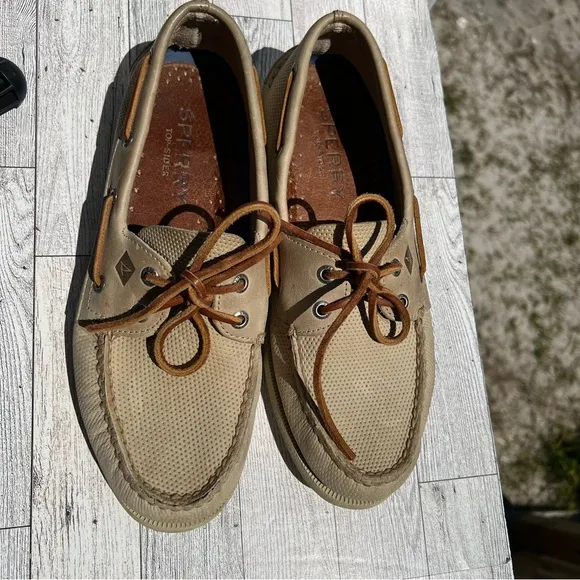 Sperry Top-Sider Authentic Original 2 Eye Perforated Boat Shoe Men's Size 9M